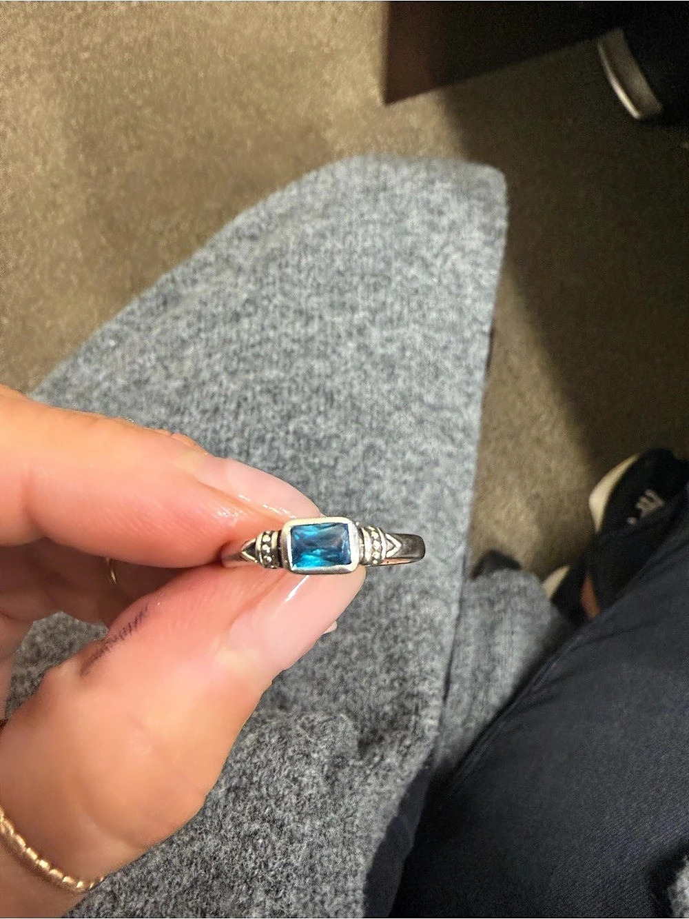 925 Sterling Silver Blue Gemstone Ring Like New Sz 7.75